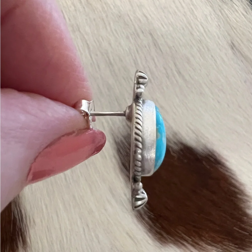 ❤️ Blue Ridge Turquoise Matte Sterling Teardrop Navajo Style Stud Earrings .92”L - Picture 8 of 11